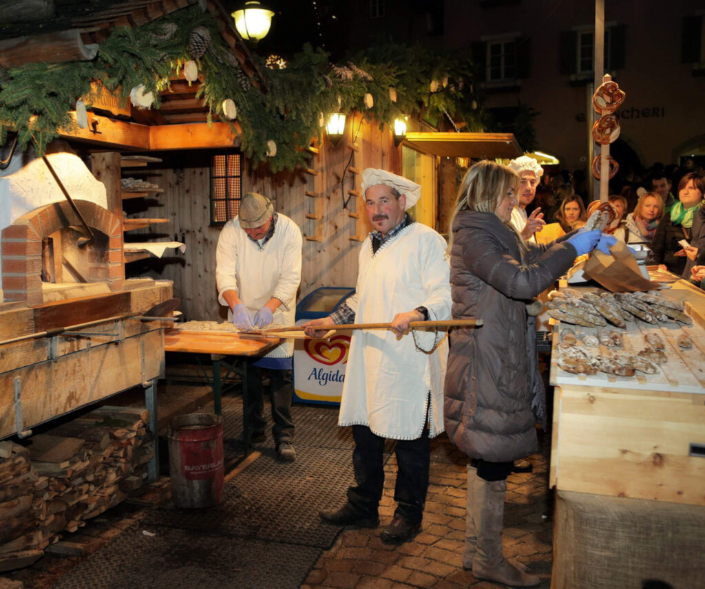 Mercatino Di Natale Chiusa Il Borgo Natalizio